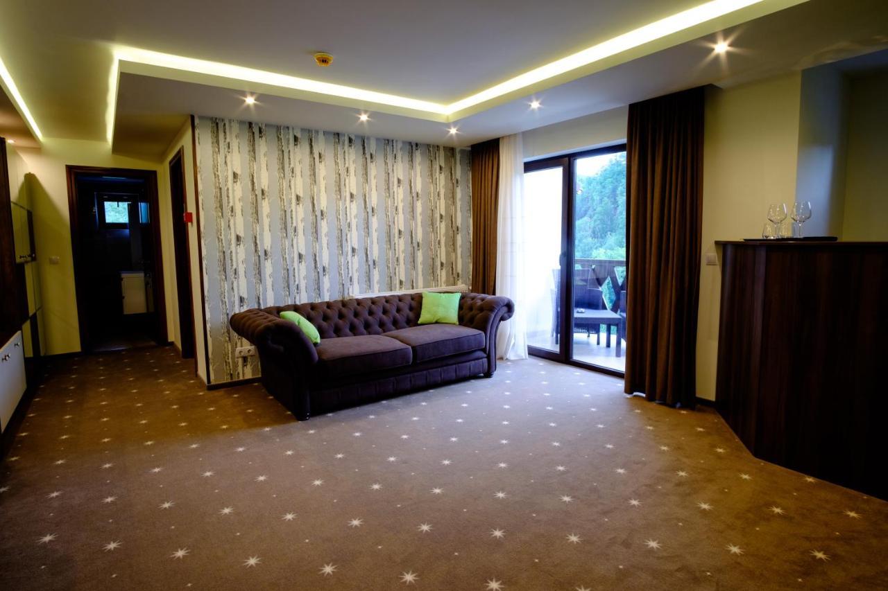 Hotel Poezia Luna Екстериор снимка