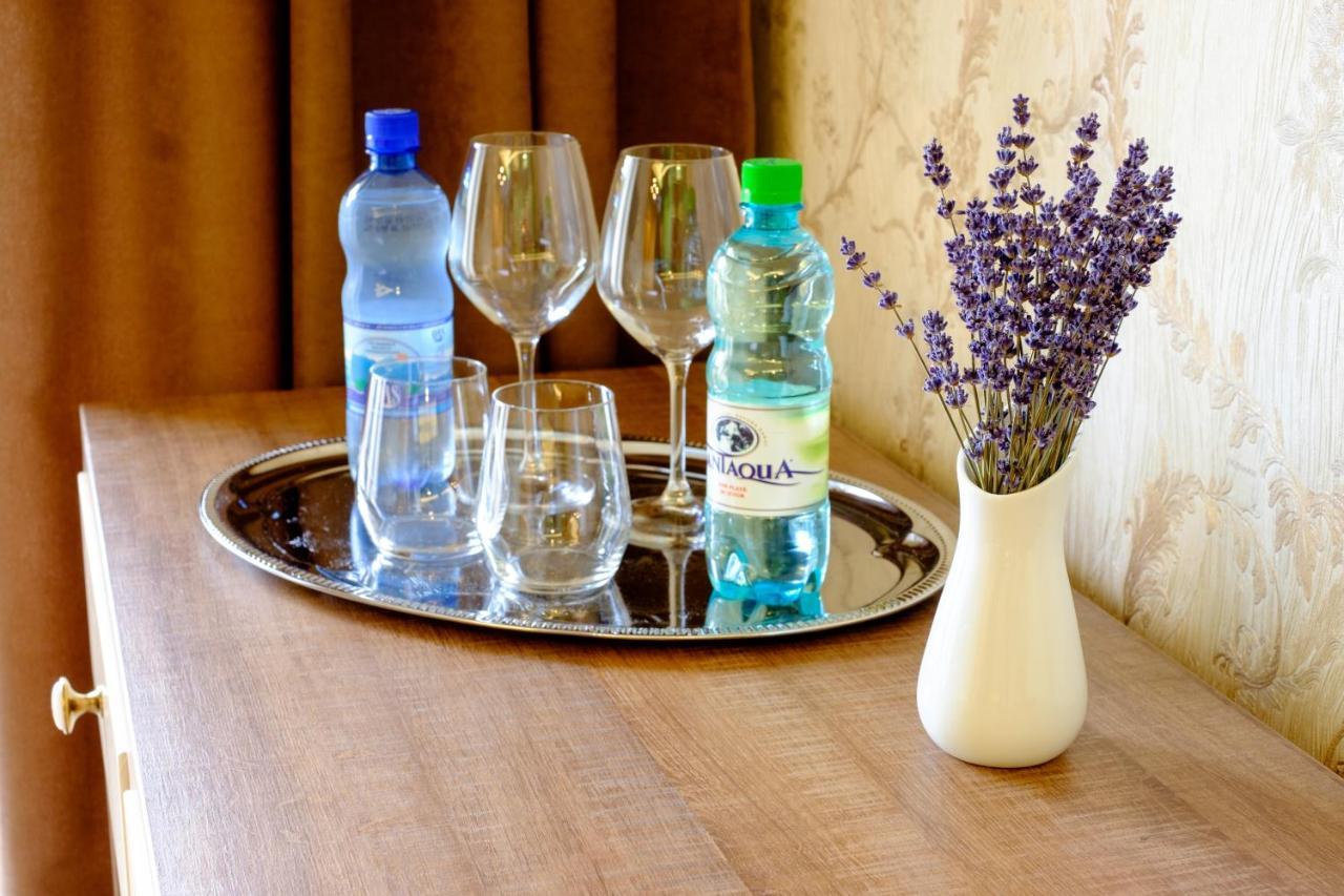 Hotel Poezia Luna Екстериор снимка