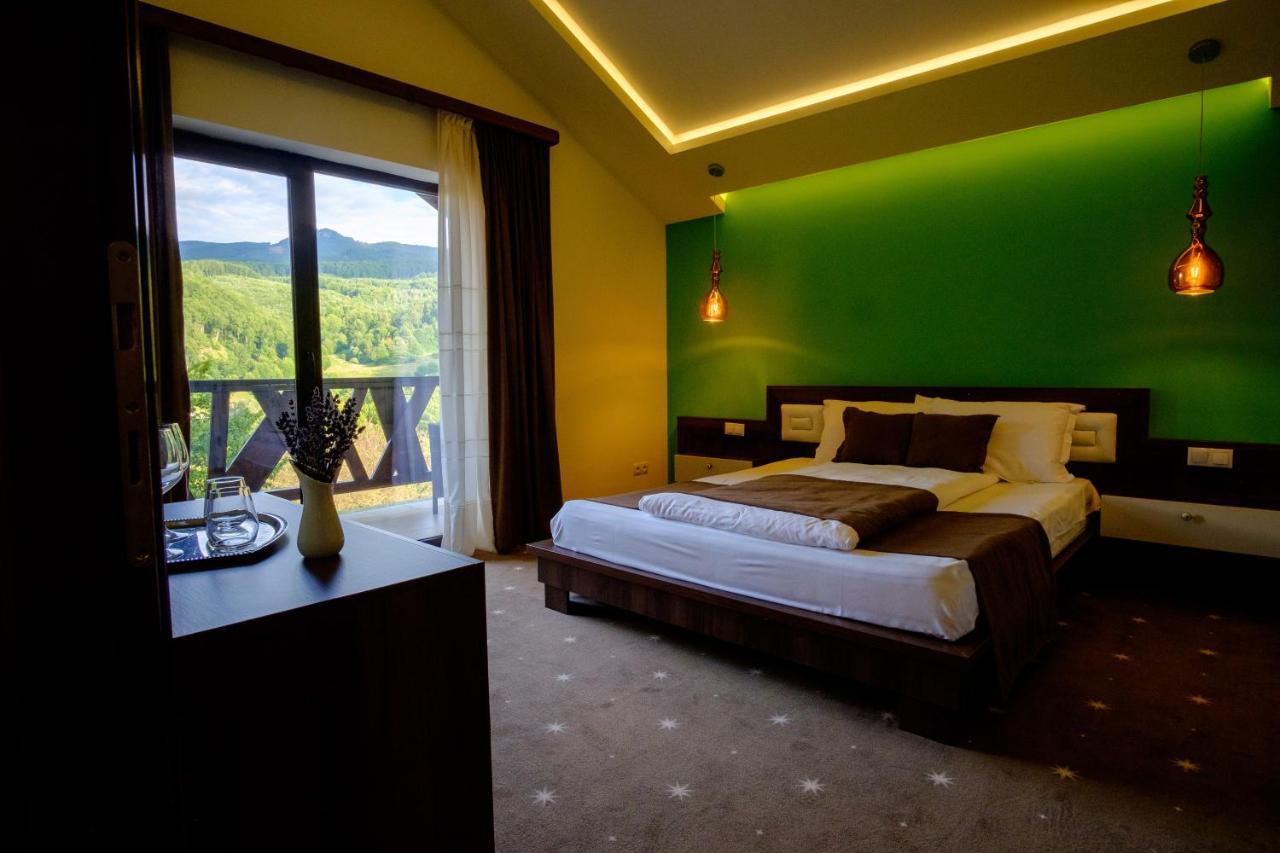 Hotel Poezia Luna Екстериор снимка