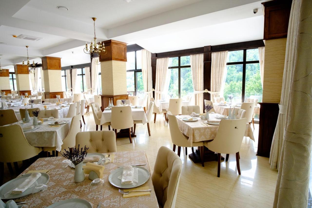 Hotel Poezia Luna Екстериор снимка