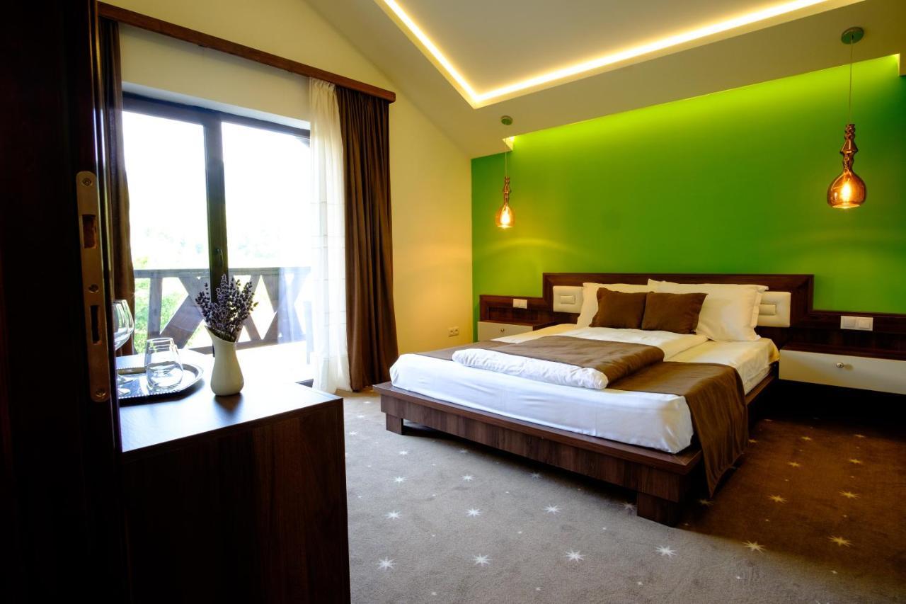 Hotel Poezia Luna Екстериор снимка