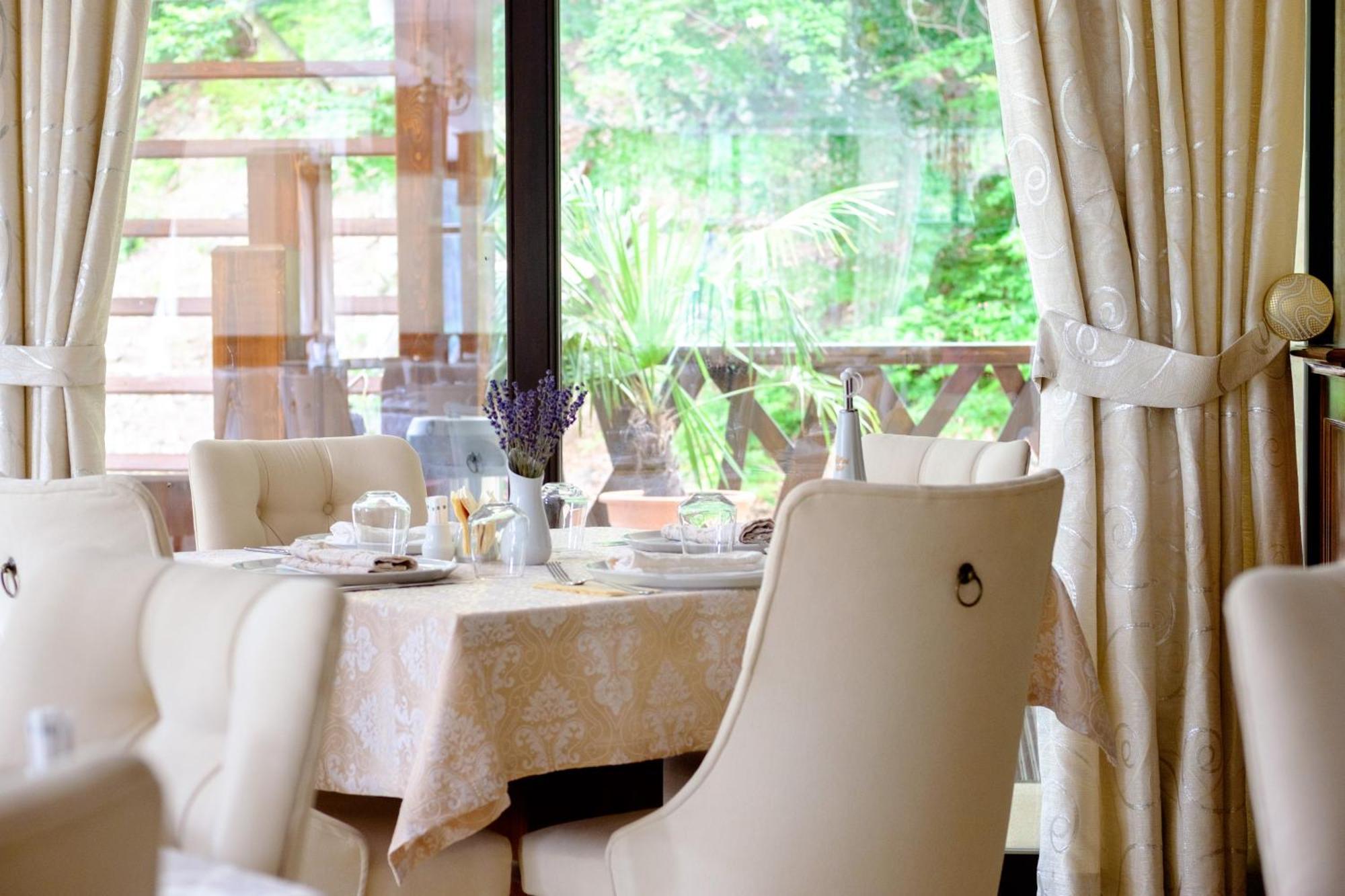 Hotel Poezia Luna Екстериор снимка