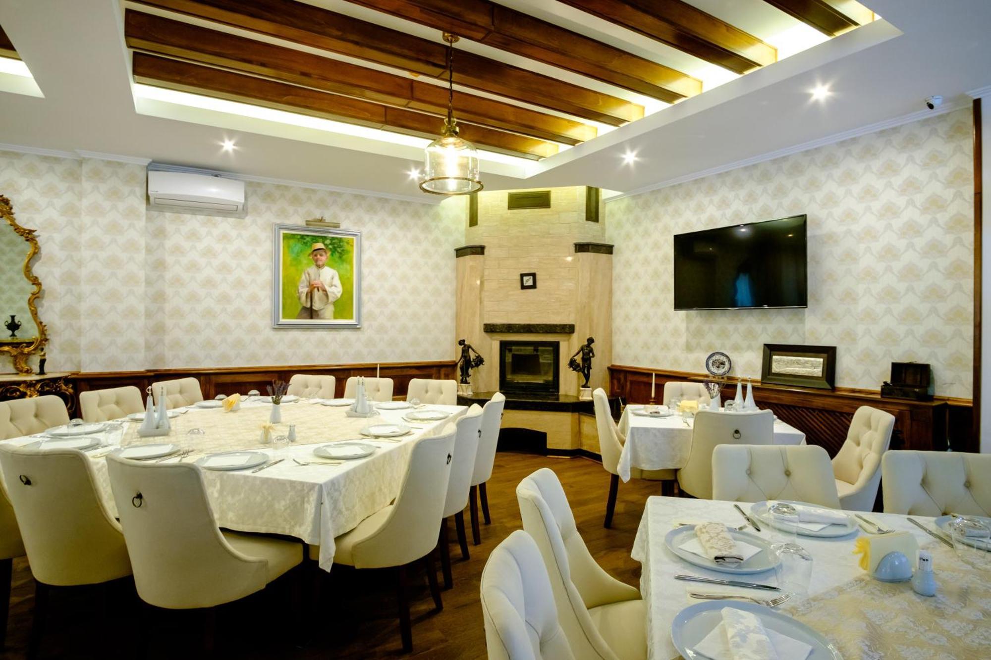 Hotel Poezia Luna Екстериор снимка