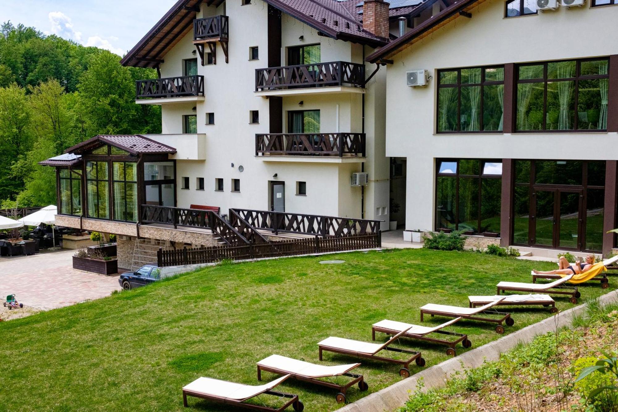 Hotel Poezia Luna Екстериор снимка