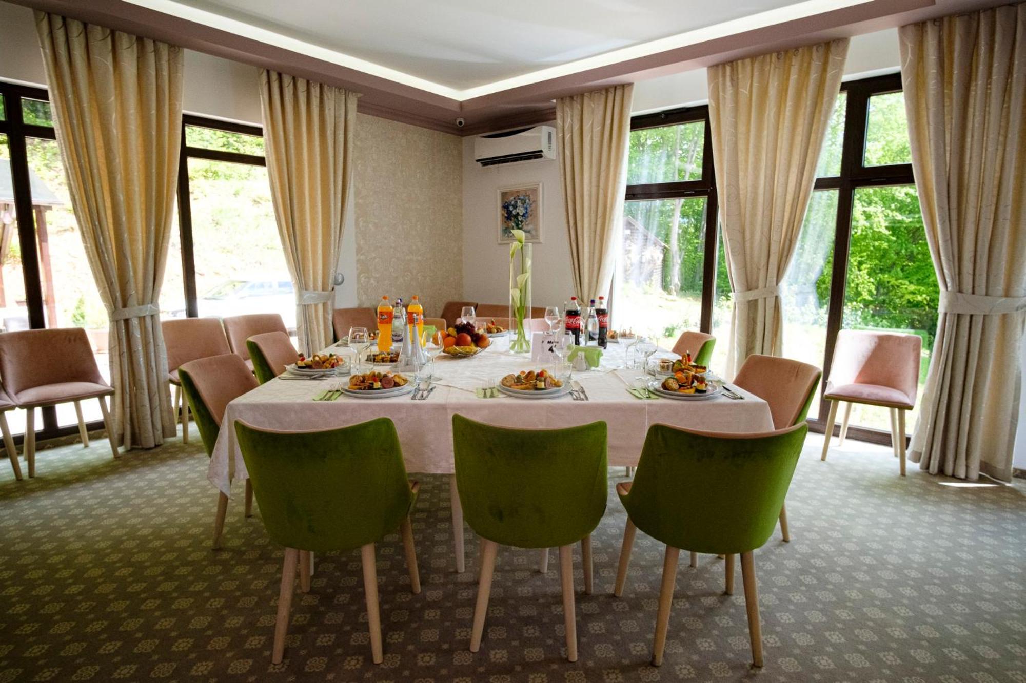 Hotel Poezia Luna Екстериор снимка