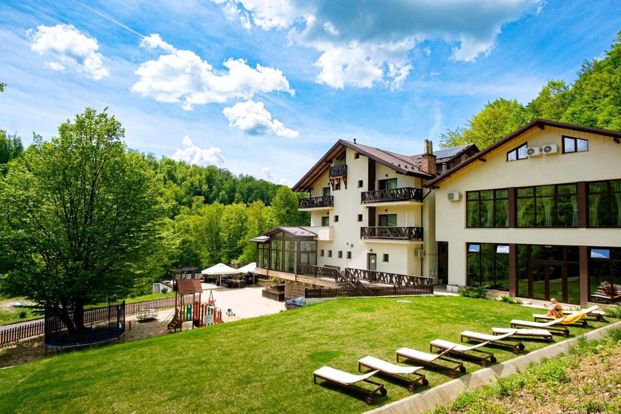 Hotel Poezia Luna Екстериор снимка